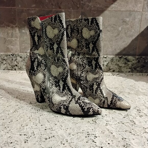 Chinese Laundry Women's Faux Snakeskin Ankle Boots Size 7M - Picture 1 of 6